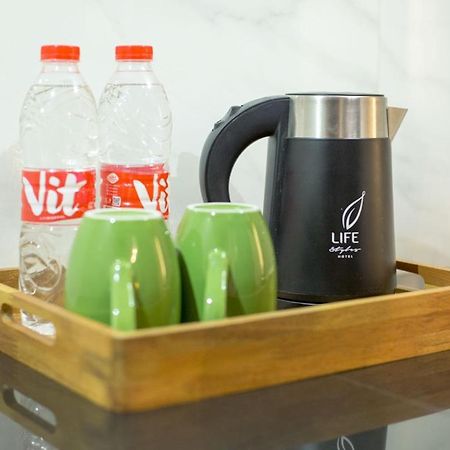 Life Emerald Hotel Сурабая Екстериор снимка