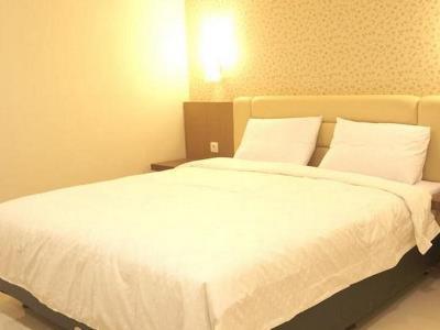 Life Emerald Hotel Сурабая Екстериор снимка
